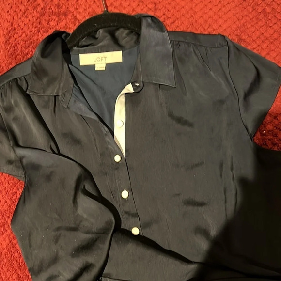 Loft navy silky cap sleeve blouse with buttons Sz M - Picture 10 of 10